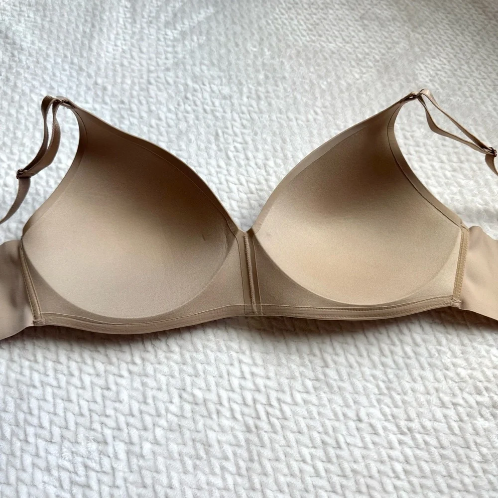 Soma Vanishing 360 Wireless Bra 38B Beige Back Closure Seamless Smoothing